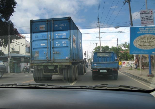 Filip29.jpg - Container helt lös på flaket, inga löjliga fästen där inte!