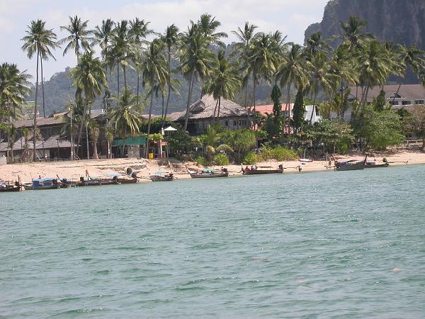 Thai03105.JPG - Får inte riktigt kläm på vart det här var, men enl datum och klockslag på fotot så är det när vi är på väg in till Aonang, antagligen beachen innan!