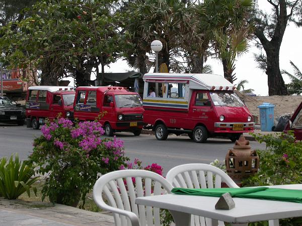 Thai03227.JPG - Tuktuk parkering!