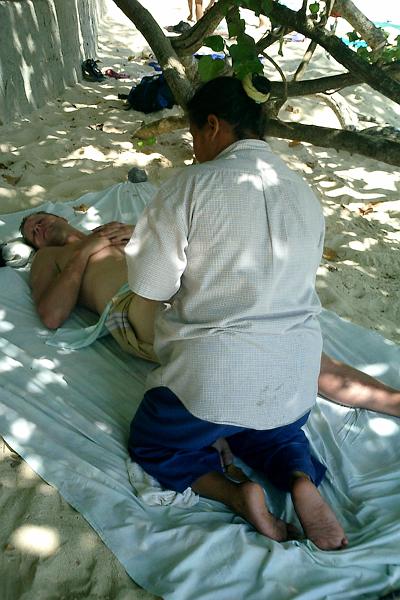 Thai03283.JPG - Massage på stranden!