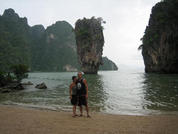 jb1.jpg - James Bond Island !!